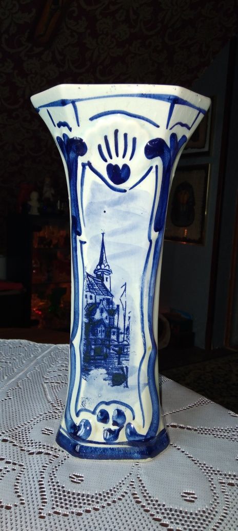 Dawna porcelana Delft- wazon