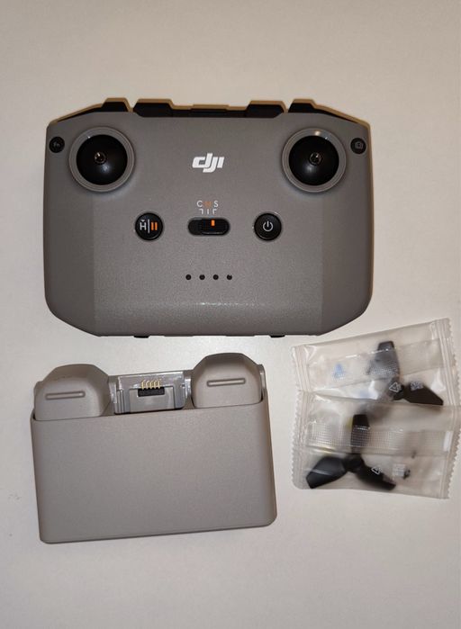 Controlo DJI + acessórios originais — como novo (sem drone)
