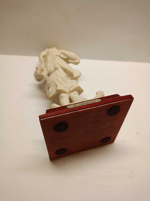 G. Armani ,sygnowana figura ,, Śpiewak" mahoń Capodimonte-sygnowana