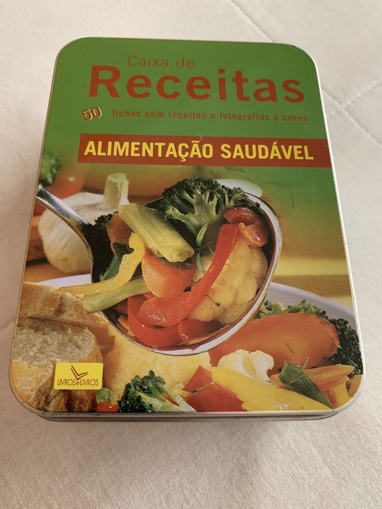 Livro de receitas dentro de lata