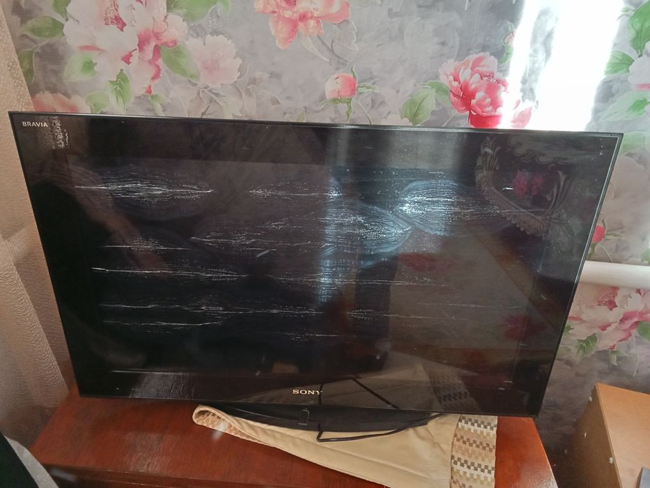 Продам телевізор Sony .Є Smart TV. Матриця працює. Потребує ремонту .
