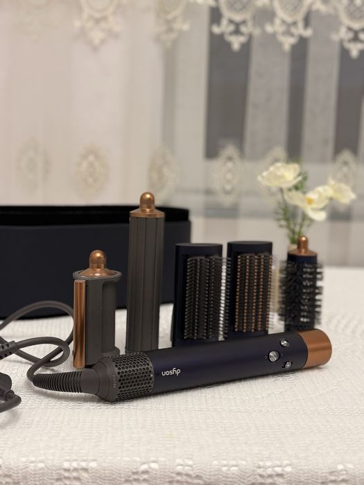 Dyson Airwrap Complete — стиль та догляд за волоссям в одній руці