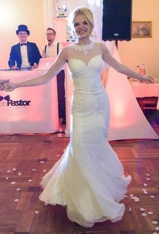 śliczna suknia (r.34) z trenem dla szczupłej dziewczyny