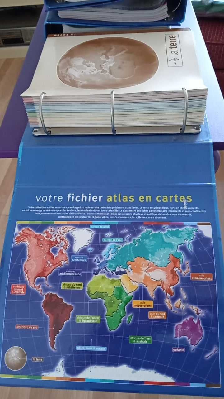 Atlas En Cartes (em língua francesa) 4 dossiês c/ centenas de fichas