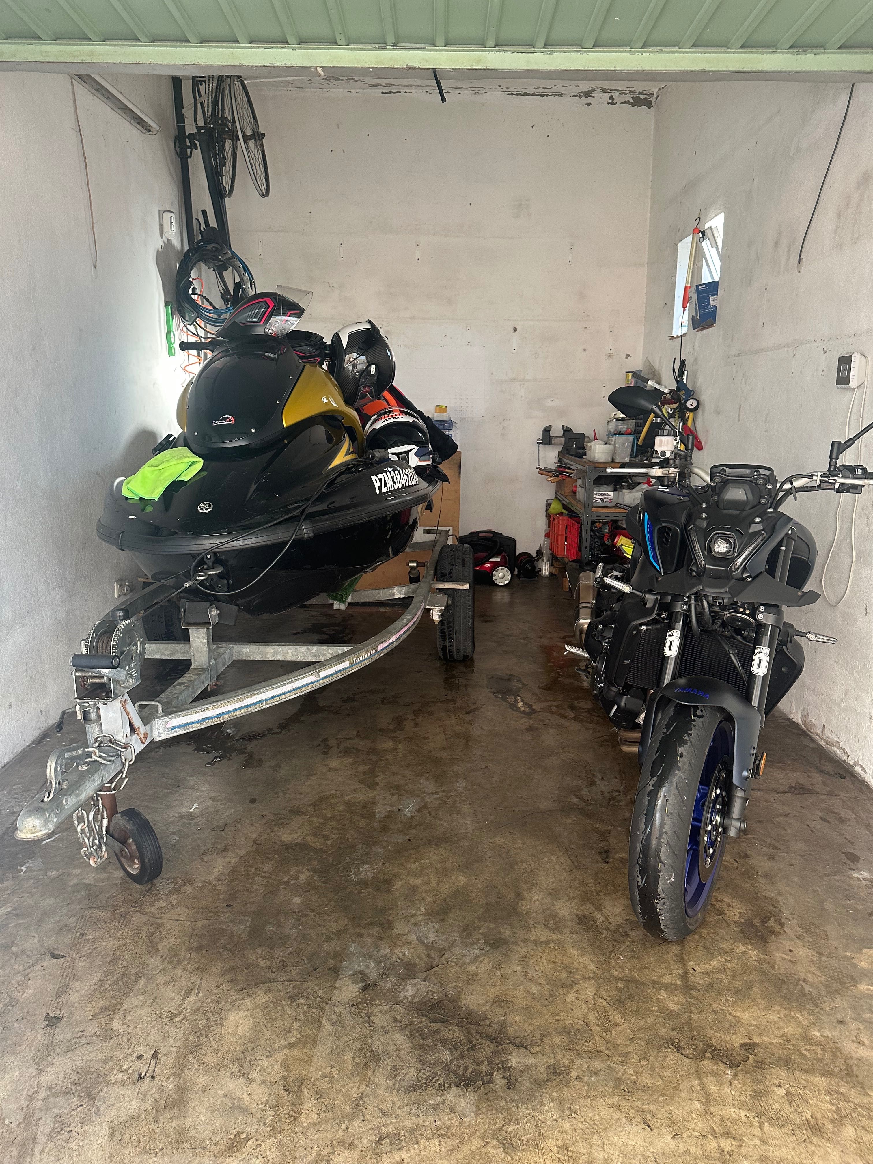 Garagem Boxe + Lugar Estacionamento em Condomínio Fechado