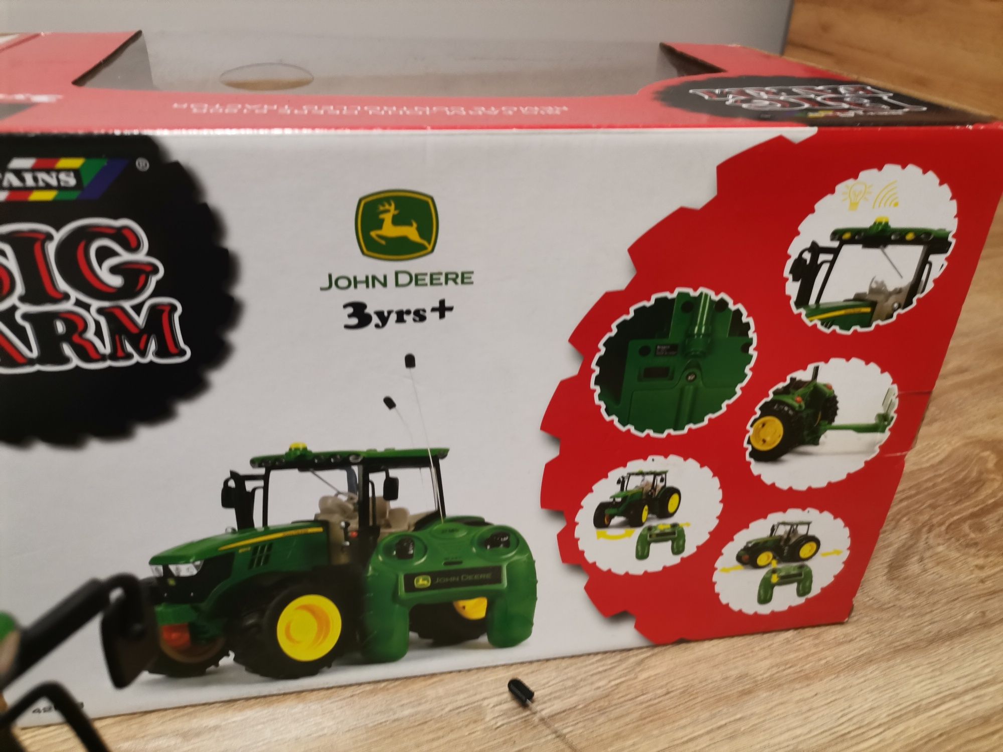 John Deere zdalnie sterowany ciągnik.