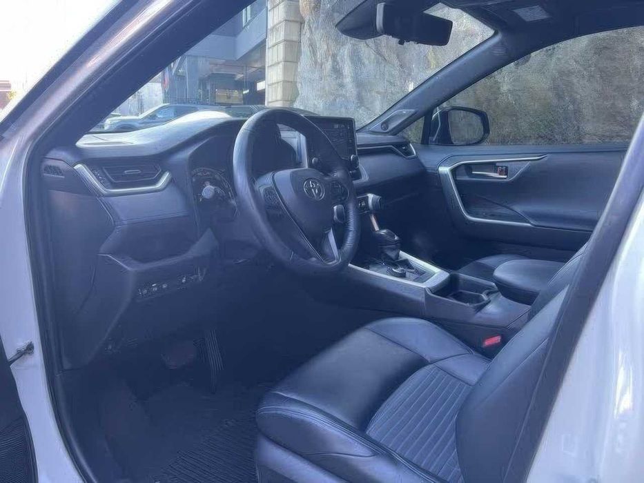 Toyota RAV4 Hybrid XSE      2020