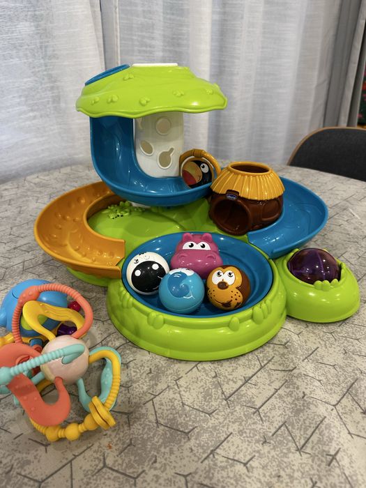 Іграшки для найменших, чудо острів Chicco