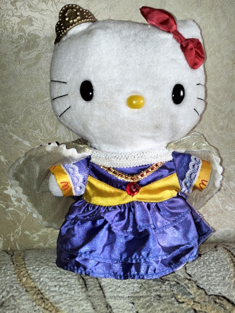 Sanrio McDonald's Hello Kitty Королева Англии