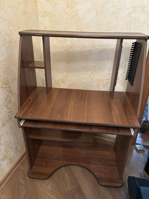 Продам комп'ютерний стіл