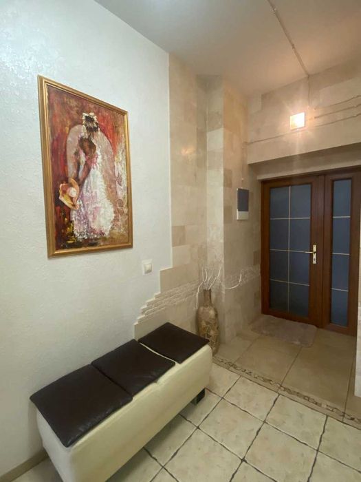 Просторий будинок 434 м² з басейном в Аркадійський провулок