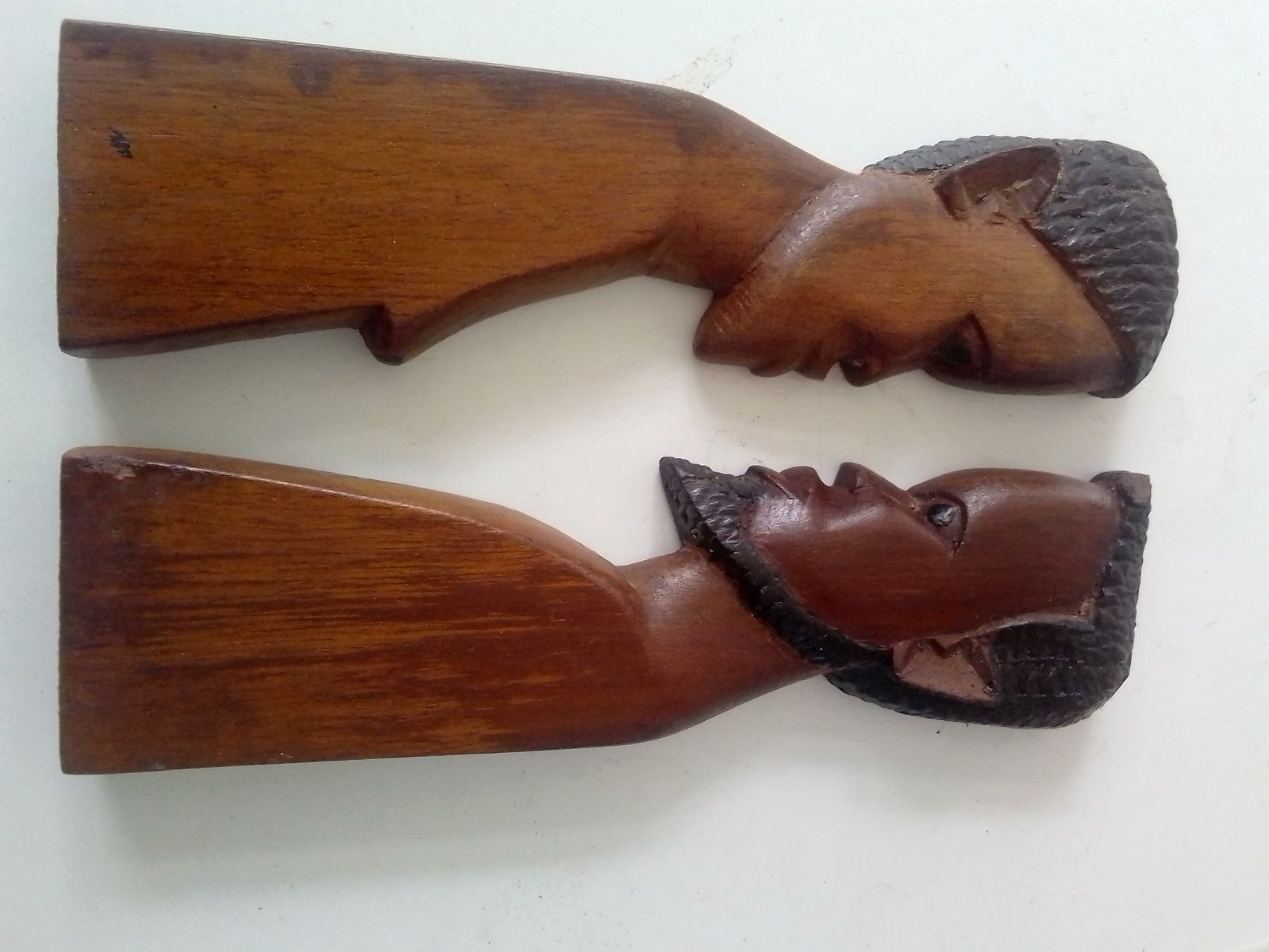 Esculturas de madeira homem e mulher