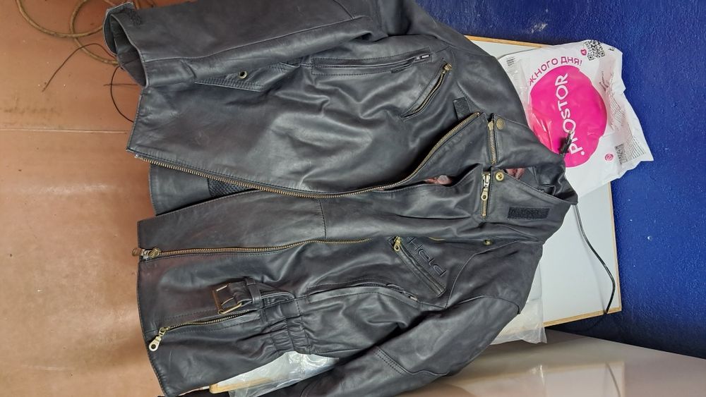 Продам кожаную женскую куртку