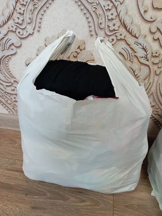Безкоштовно. Пакет з жіночим(м,л)та чоловічим(м,л) одягом розмір