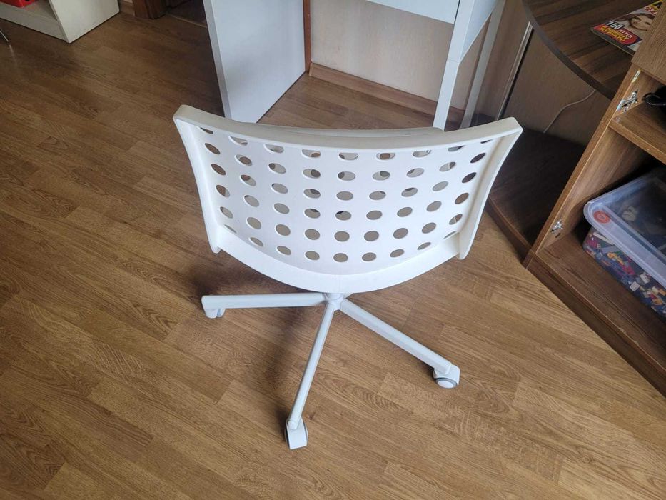 Робочий стілець IKEA SKALBERG/SPORREN білий