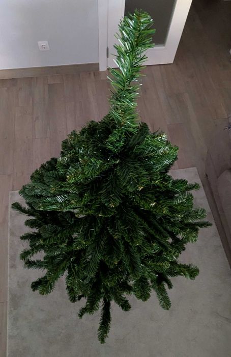 Árvore de Natal Usada Em Bom Estado [A=1,60 m, L=1,00m]