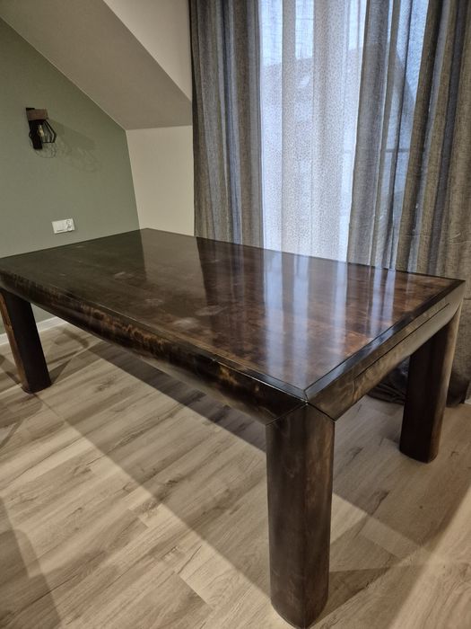 Solidny, ciężki, duży stół z drewna