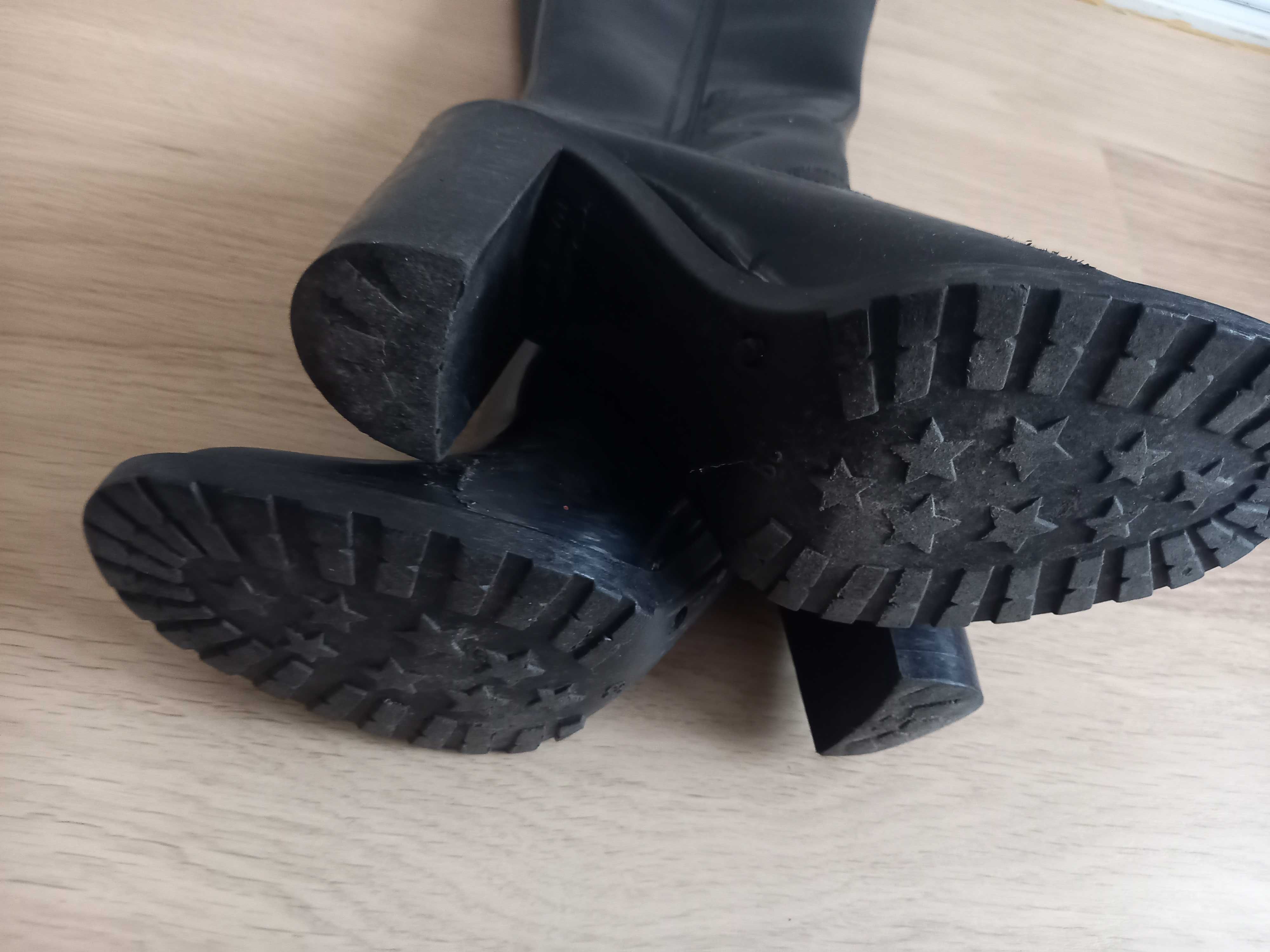Czarne kalosze na obcasie Armani Collezioni 39