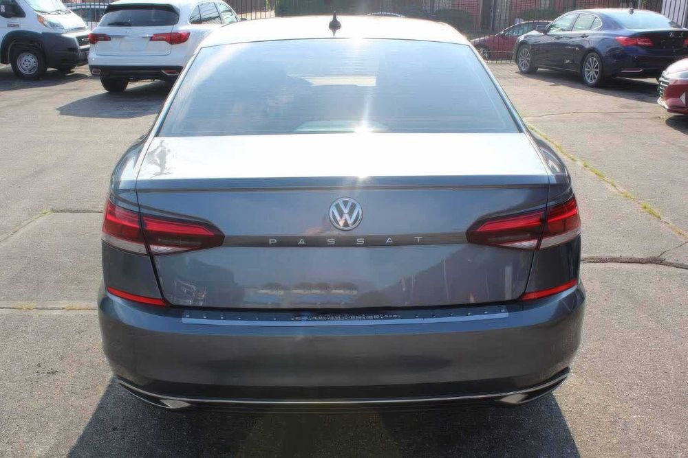 Volkswagen Passat SE      2021