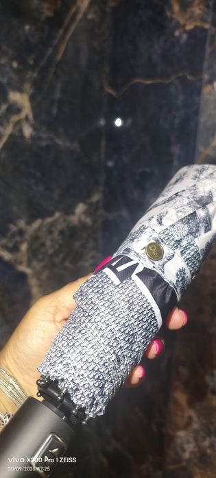 Chapéu de chuva Dior