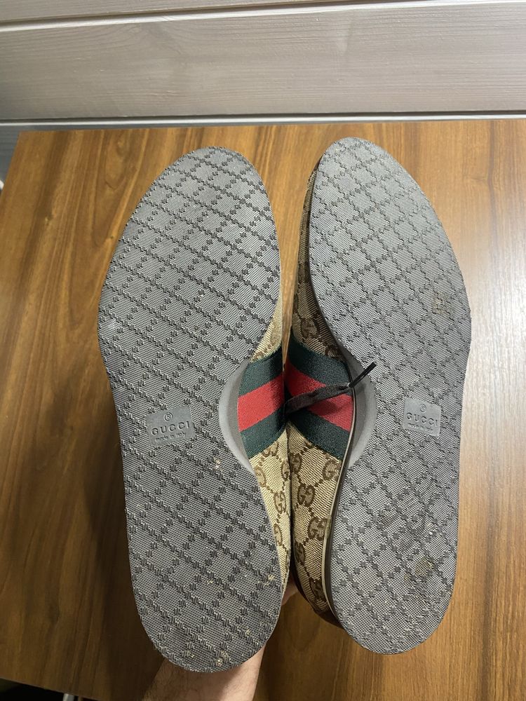 Продам кроссовки Gucci