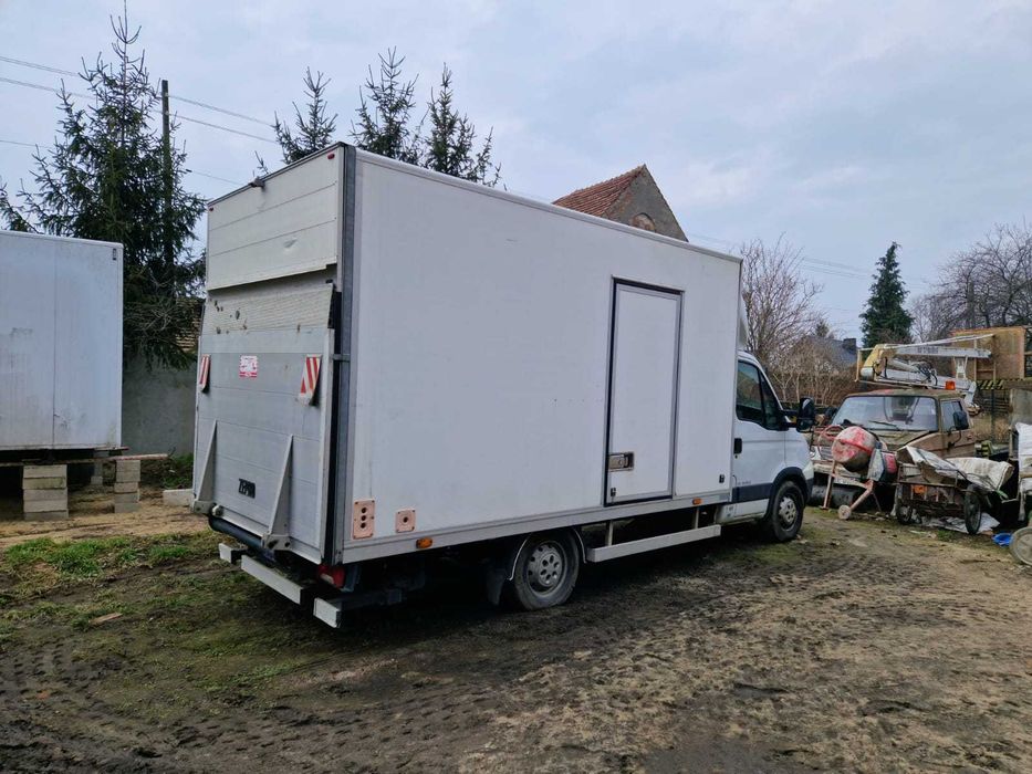 Kontener z windą paka skrzynia zabudowa iveco daily