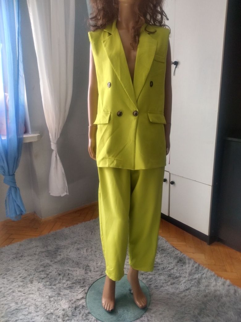 Nowy oliwkowy garnitur damski