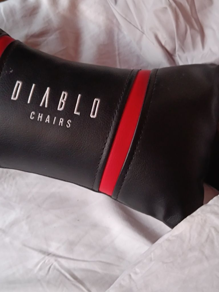 Fotel DIABLO CHAIRS X-One 2.0 Normal Size Czarno-czerwony