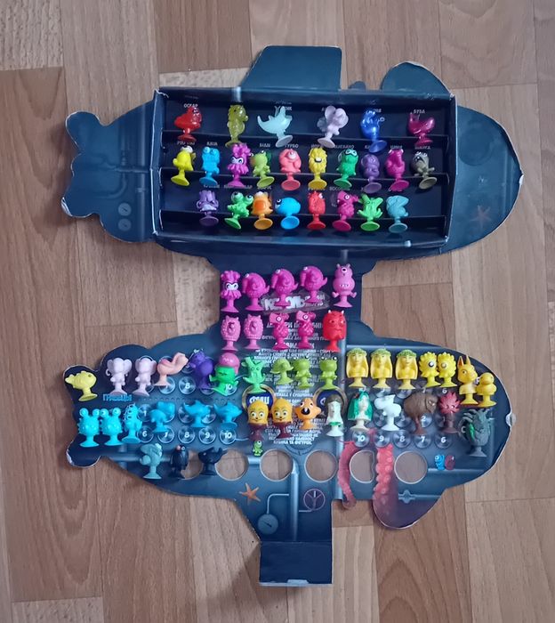 Продаю карточки и стикерсы