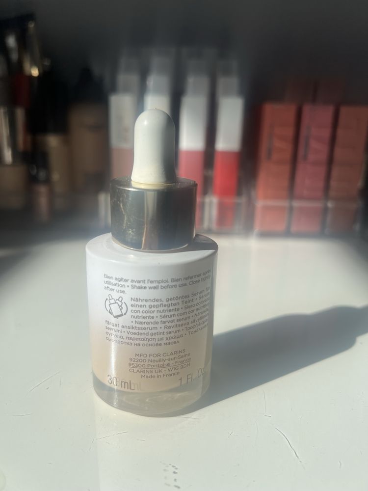 Clarins lekki podkład