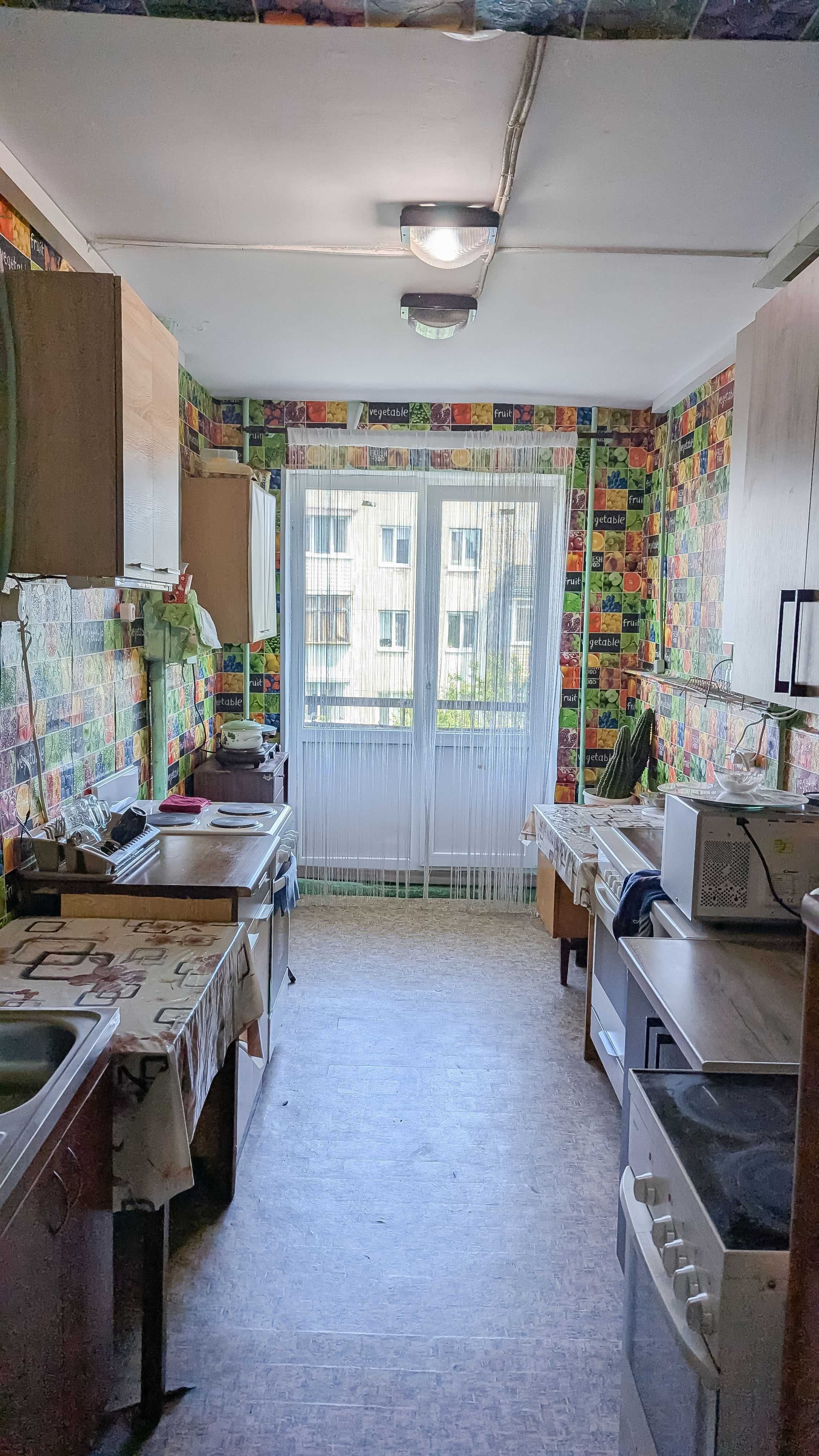Кімната в гуртожитку з душовою та кухнею