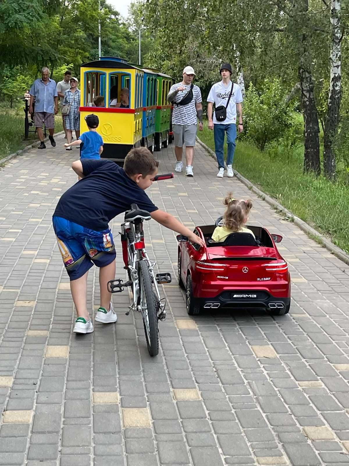 Детский электромобиль