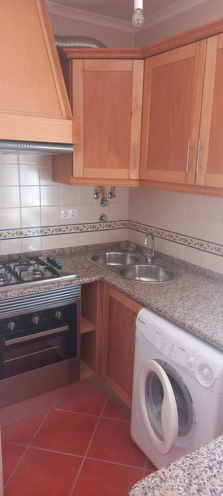 Apartamento 1º andar na rua principal de Porto Covo