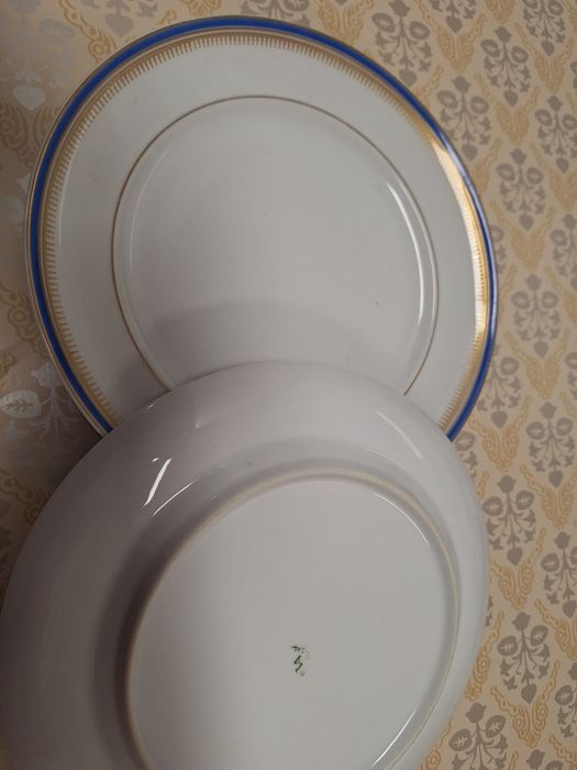 Dois pratos da vista alegre.