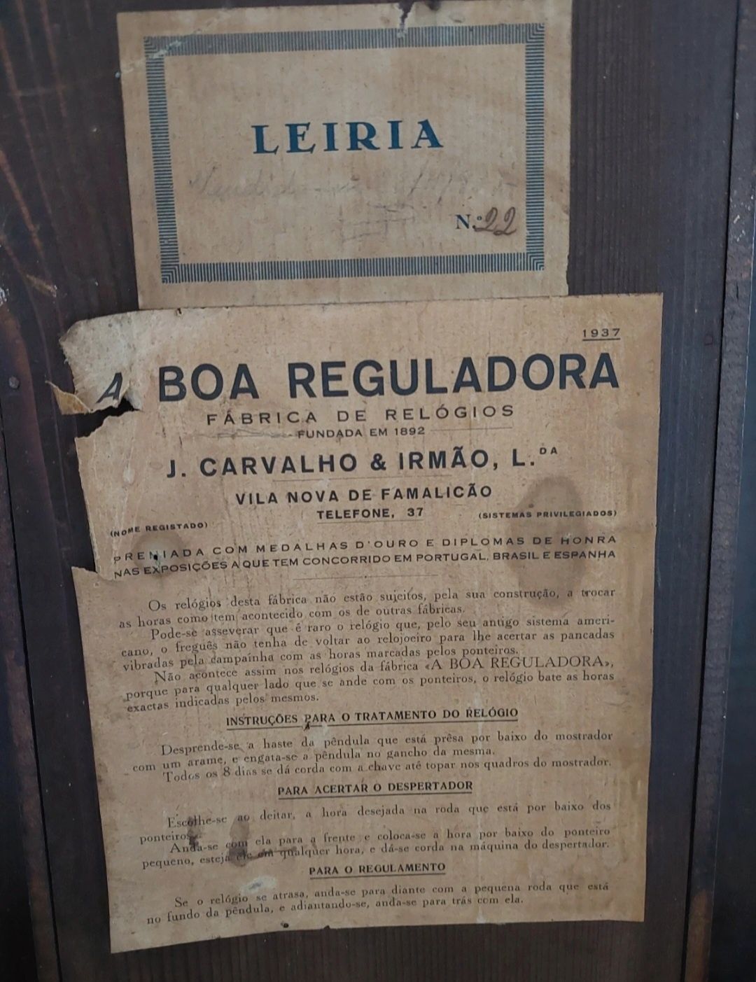 Relógio de parede em madeira