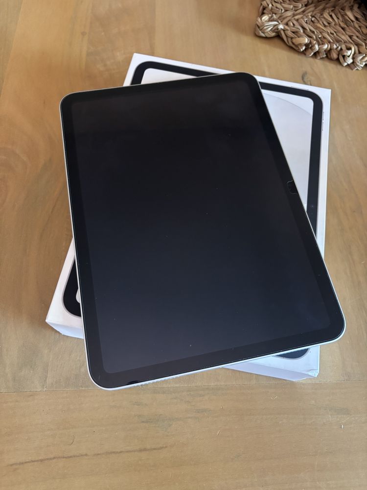 iPad 10th Gen 64gb Silver