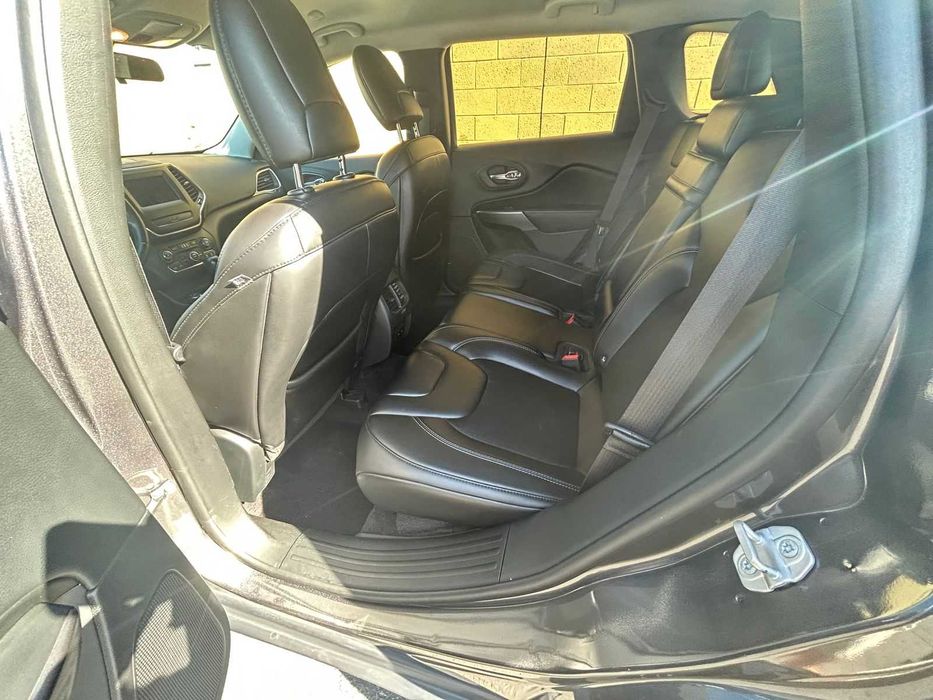 Jeep Cherokee Latitude Plus 2020 року