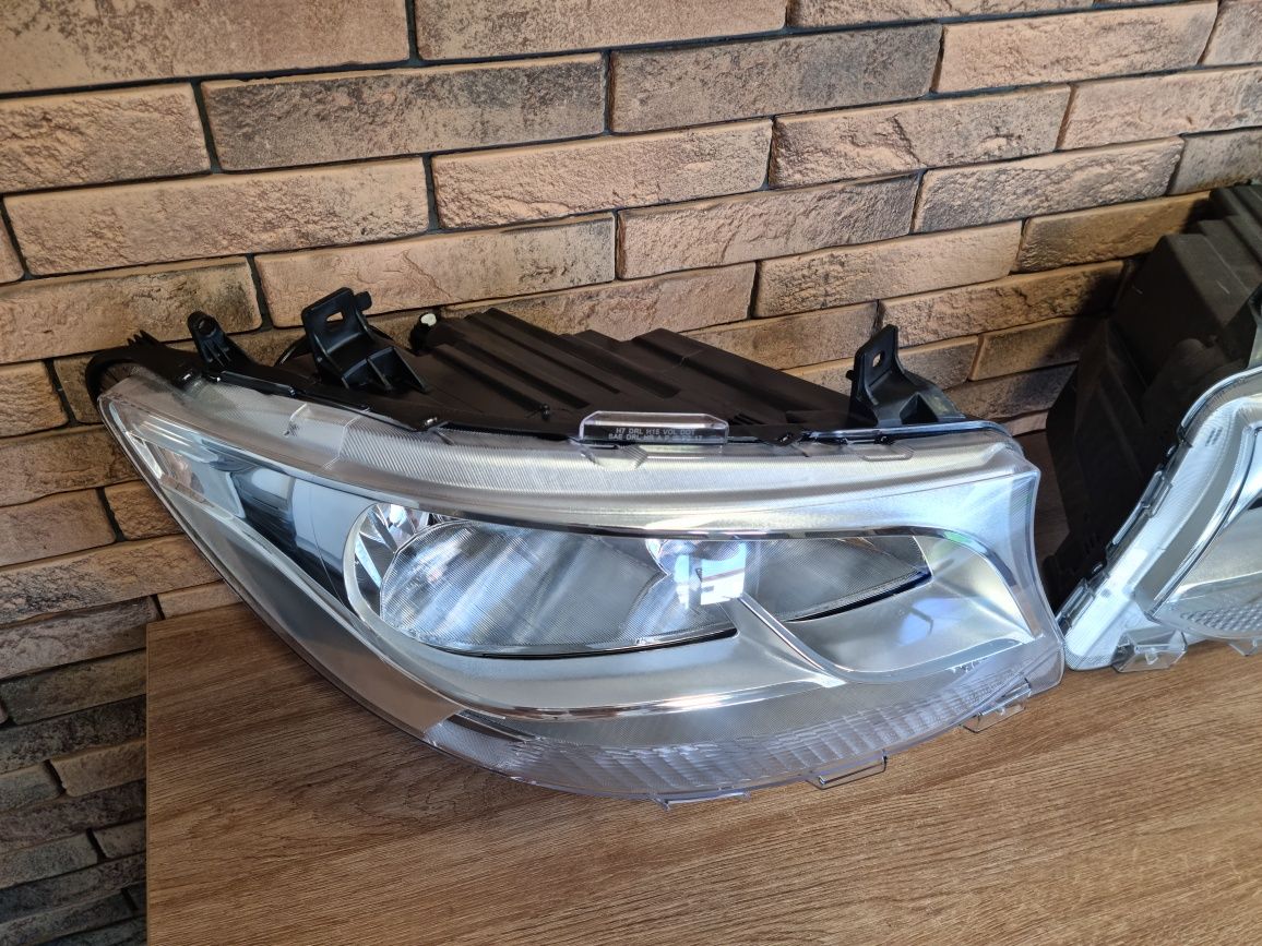 A9109060500 Фара переднч права Америка Mercedes Sprinter 907 910 USA