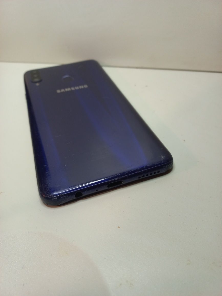 Смартфон Samsung A20 s ( 8-ядер) . Чехолы в подарок!