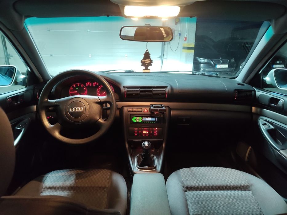 Audi A4 1.6 benzyna 2000r