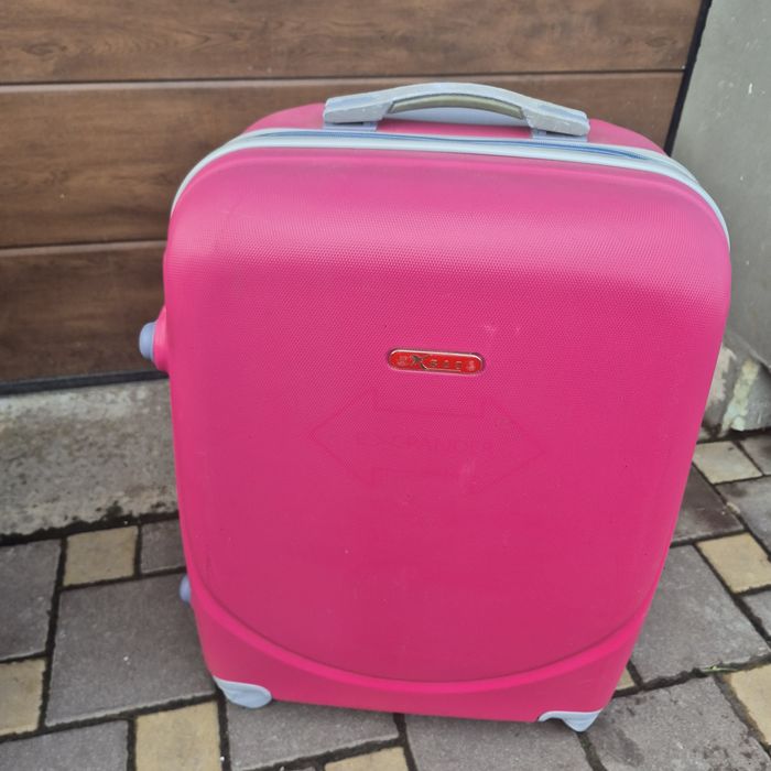 Чемодан, валіза на колесах