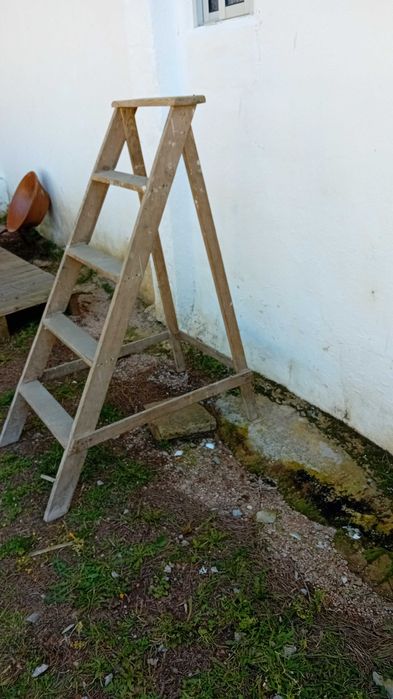 Escadotes em madeira antigos
