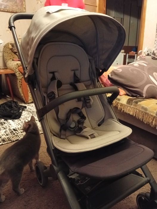 Прогулянкова коляска Joolz - легка та маневрена