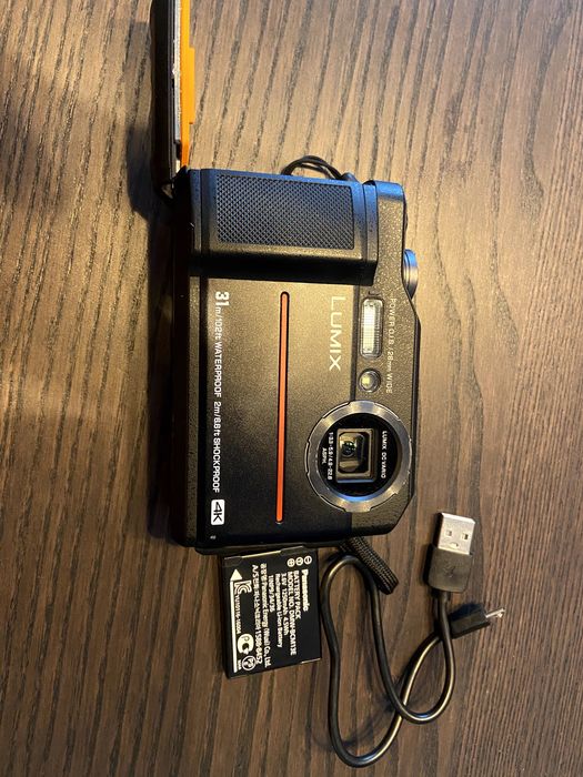 Câmera Digital Panasonic DC-FT7-K LUMIX 4K Impermeável Preta Sem Caixa