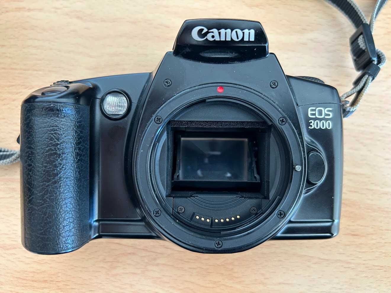 Canon EOS 3000 com lente Canon Zoom lens EF 38-76mm 4.5-5.6
