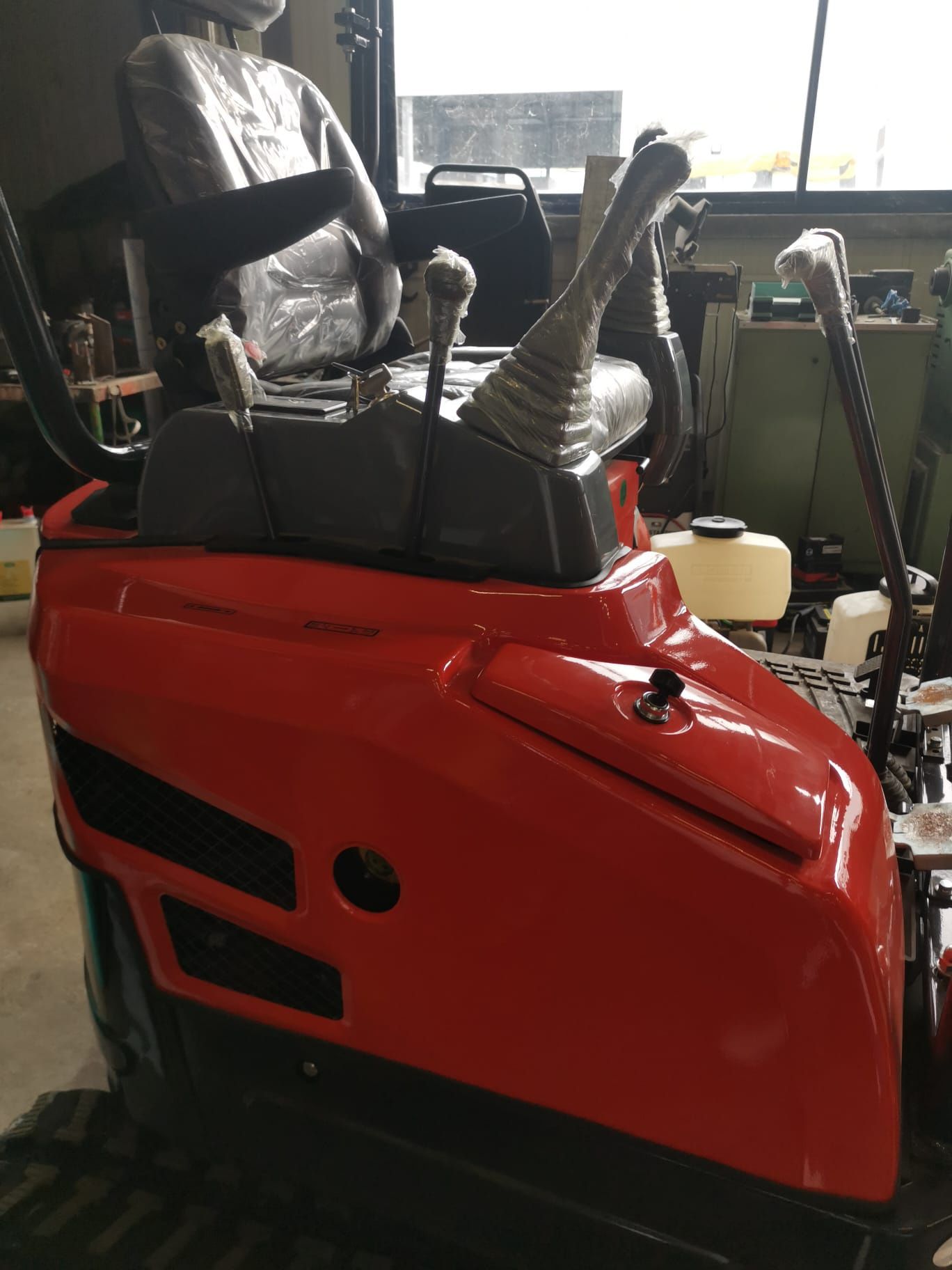 escav/giratoria nova  2000kg motor Kubota