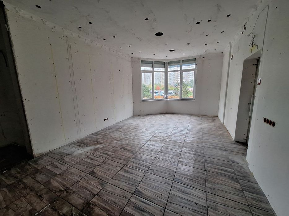 Оренда з грудня ~ приміщення 39 м² ~ Ахматова 32/18