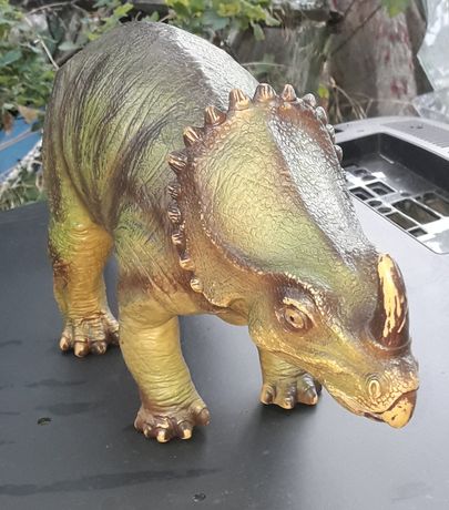 Игрушка.  Большой динозавр Центрозавр. Centrosaurus.