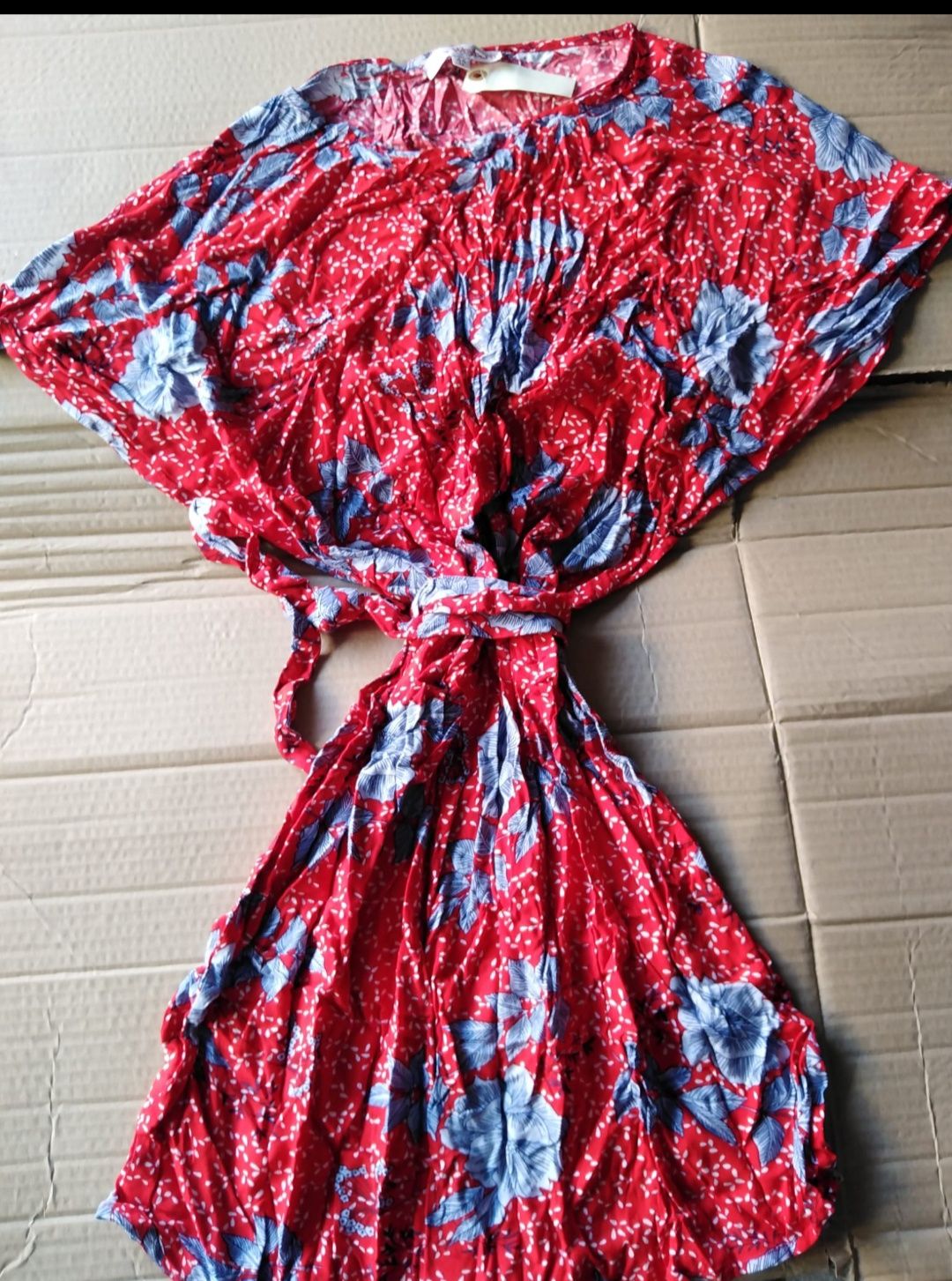 Lote de roupa - NOVA - Aproximadamente 2750 peças