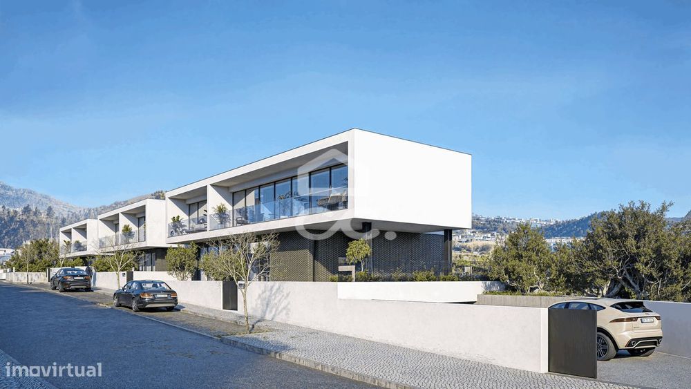 Moradia T3+1 nova, com jardim e terraço, em condomínio privativo com p